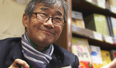 작가 최인호, 암투병 불구 사인회 열어