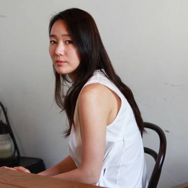 소설가로 데뷔한 배우 윤진서, “미칠 만큼 좋은 순간이었어요.”
