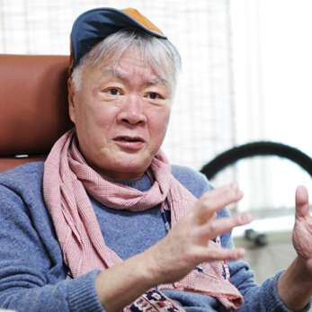 소설가 김훈,＂거칠게 저항하고 덤벼들지 않으면 개혁은 이뤄지지 않는다.＂