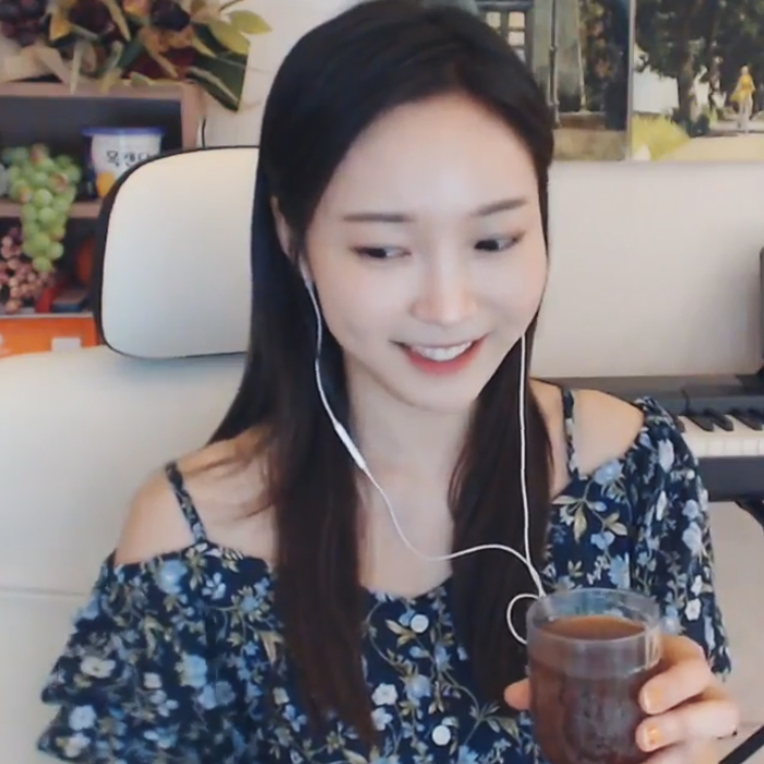 오은비, 애주가의 일상과 꿀팁을 담았다! 『술꾼 도시처녀들』