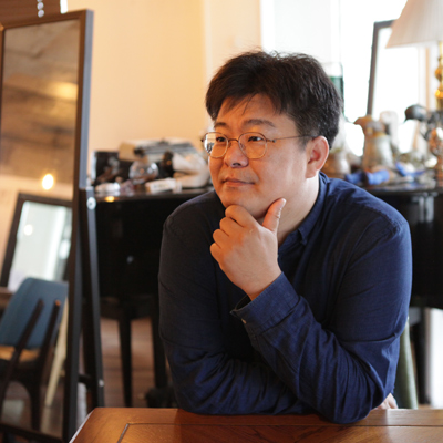 “비판적 시각과 열린 태도라는 모순된 생각의 균형”『열두 발자국』 정재승 교수