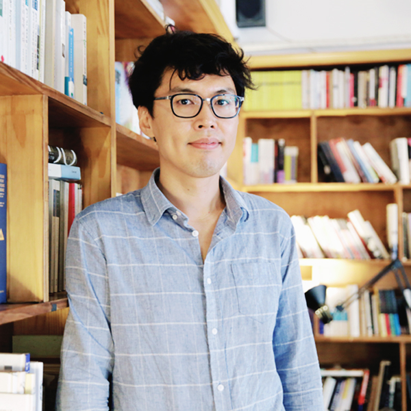 “한 바탕 꺾어져 붕괴 직전에 놓인 사람들에게 ” 『진실이 말소된 페이지』 손아람 작가