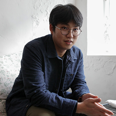 박준 시인 ① “이번 시집은 머뭇거림의 기록”『우리가 함께 장마를 볼 수도 있겠습니다』