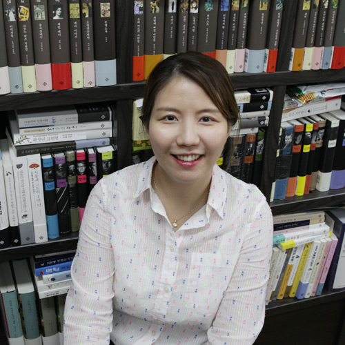 “글자는 환경과 반응하며 자라나는 생물”『글자 풍경』유지원