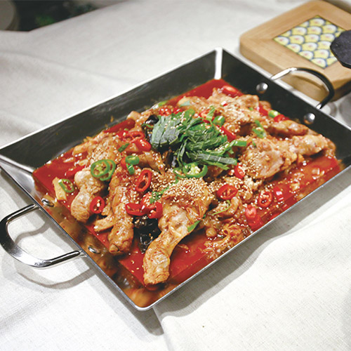 [옥주부의 집밥 레시피] 5. 온 가족이 좋아하는 메인 요리- 닭갈비인 듯 제육볶음인 듯 돼닭볶음