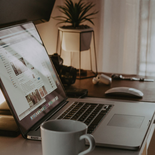 [염소가 웃는 순간] 05. 카키색 물건을 몸에 지니고 있었다