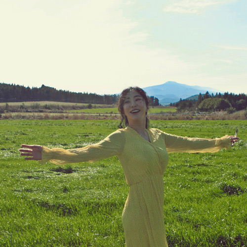 『한 뼘만 같이 걸을까요?』김성은 “많이 울고 웃으며 썼습니다”