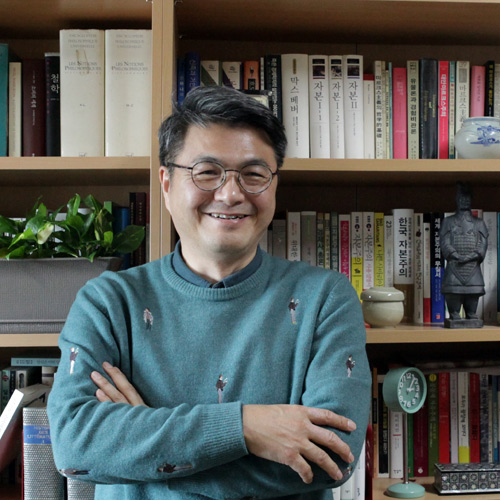 “답은 틀릴 수 있지만 질문은 틀리지 않습니다” 『천년의 수업』 김헌 교수