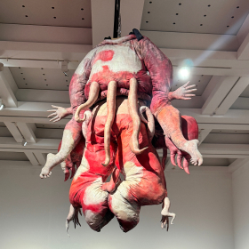 빛과 곡선으로 그려낸 시대의 미술