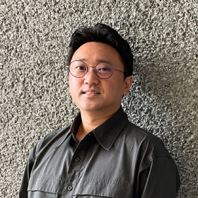 『말뚝들』 김홍 “함께 우는 것, 이 사회가 지닌 마지막 희망”