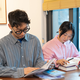 이슬아, 이훤 작가와 같이 읽을까요? 오늘부터 1권!