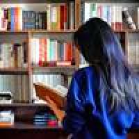 북 큐레이터가 고르고, 권하는 책