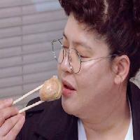방송인 이영자가 김치만두를 먹는 세 가지 방법
