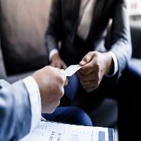 부자는 함부로 명함을 교환하지 않는다!