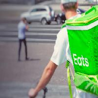 사회적 거리두기, 외식은 위험하고 배달은 안전하다?