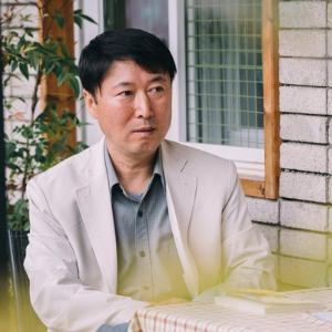 『절벽에서 올라온 영양』문국, “절벽과 초원을 오가는 이들에게 따뜻함과 위로를“
