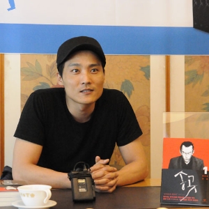 “멋잇는 인간 둘이 죽도록 고생하는 이야기” 『송곳』 최규석 기자간담회