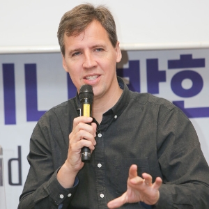 “20년은 계속 쓰고 싶습니다”『윔피 키드』 제프 키니