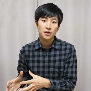 도서관에 사는 남자, 종이책 vs 전자책 당신의 선택은?