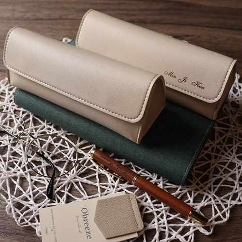 오브리즈 공방가죽 삼각필통<br>오늘만 13,900원!