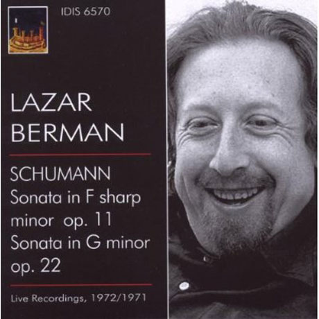 PLAYS ROBERT SCHUMANN