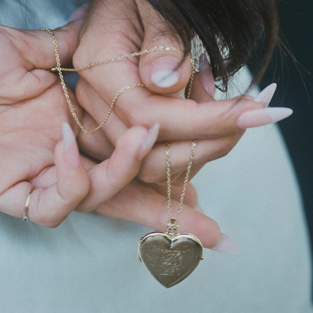 LOCKET (ALTTERNATE COVER) [BUTTERCREAM LP]