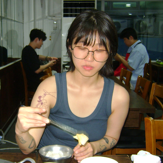 또 다시 살아남아 볼을 맞댄다