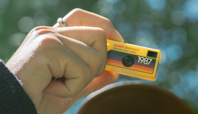 가방에 달고, 순간을 찍다