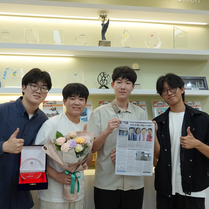 토끼풀-사진-3_-전교조-참교육상-수상_수정.jpg