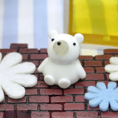 유리 미니어쳐 앉아있는 북극곰