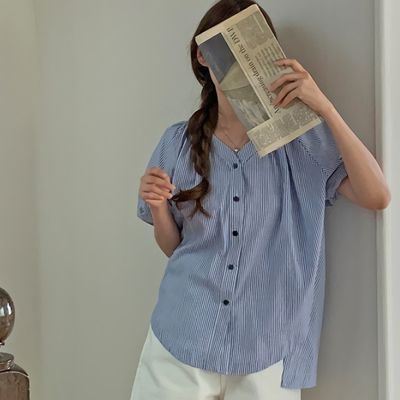 브이넥 밑단 언발 단추 줄지 반팔 블라우스