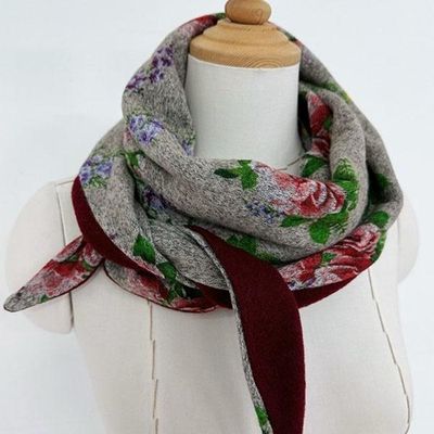 [애슬릿]국내 생산 꽃 양면 삼각 겨울 머플러 목도리