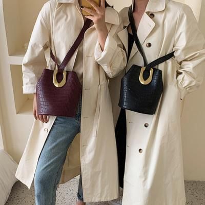 제임스 여성 악어 버클 숄더 크로스백