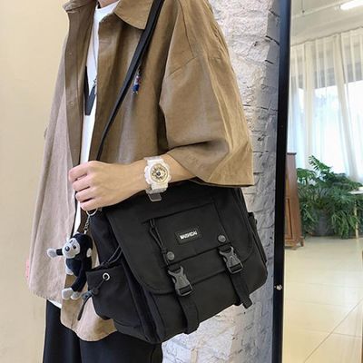 이오인 메신저백 크로스백 데일리백 보조 가방