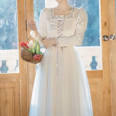 (대여) 화이트 스퀘어넥 플라워자수 발레코어 원피스