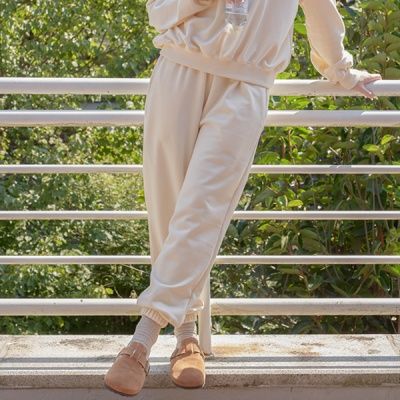 Sweat pants emblem (ivory)
