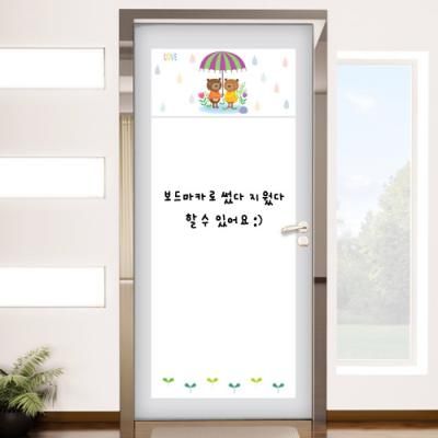 cj930-칠판현관문시트지_비오는날곰돌이부부