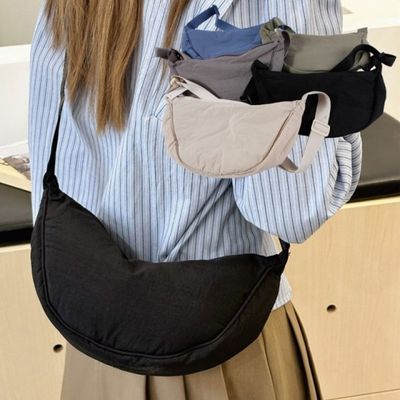 여행 반달 크로스백 여행용 여성 미니 나일론 가방