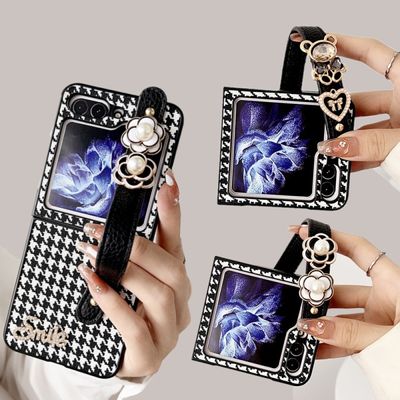 갤럭시 z플립5 곰돌이 꽃 데코덴 체크 스트랩 케이스