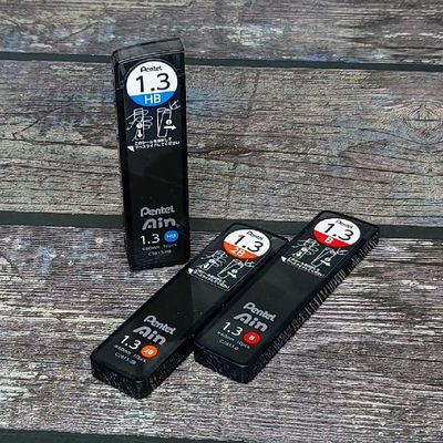 펜텔 일본산 1.3mm Ain 샤프심 C2813 1통