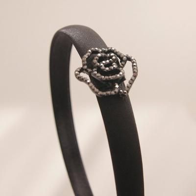 제이로렌 블랙 큐빅 플라워 공단 헤어밴드 H0695