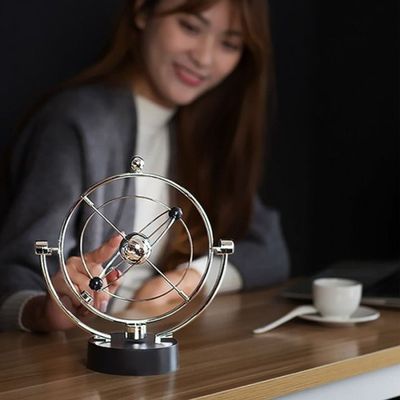 진자 운동 뉴턴의 요람 모빌 장식(WFI8XHN)