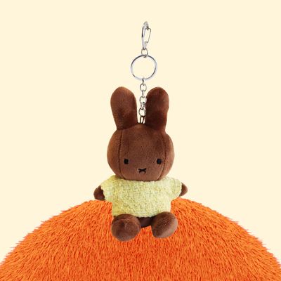 트위드 입은 멜라니 키링_옐로우