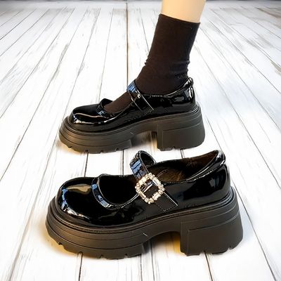 여성용 광택 소재 스퀘어 큐빅 포인트 로퍼