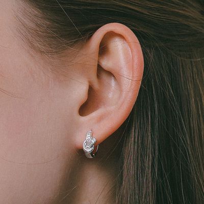 제이로렌 큐빅 프레첼 원터치 실버 귀걸이 M03962