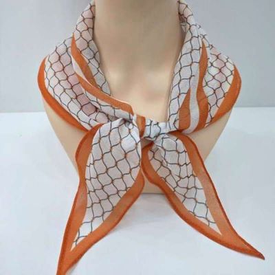 [애슬릿]마름모 스카프 간절기 봄 여성 쁘띠 짧은 목