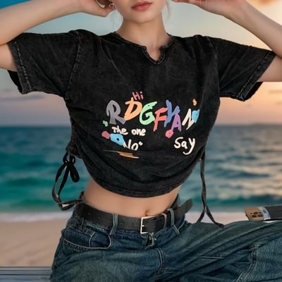  넥 브이 트임 스크립트 레터링 반팔티