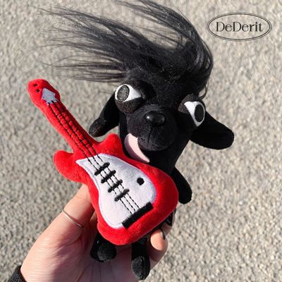 [데데리트]귀여운 기타치는 블랙 치와와 인형 키링