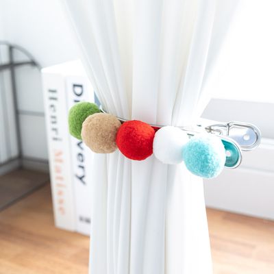 폼폼이 장식 커튼 집게 타이백 오색 18cm 3컬러 소품