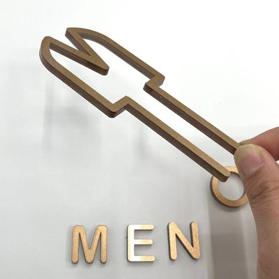 화장실 탈의실 표지판 남자 골드(WFJY4QD)
